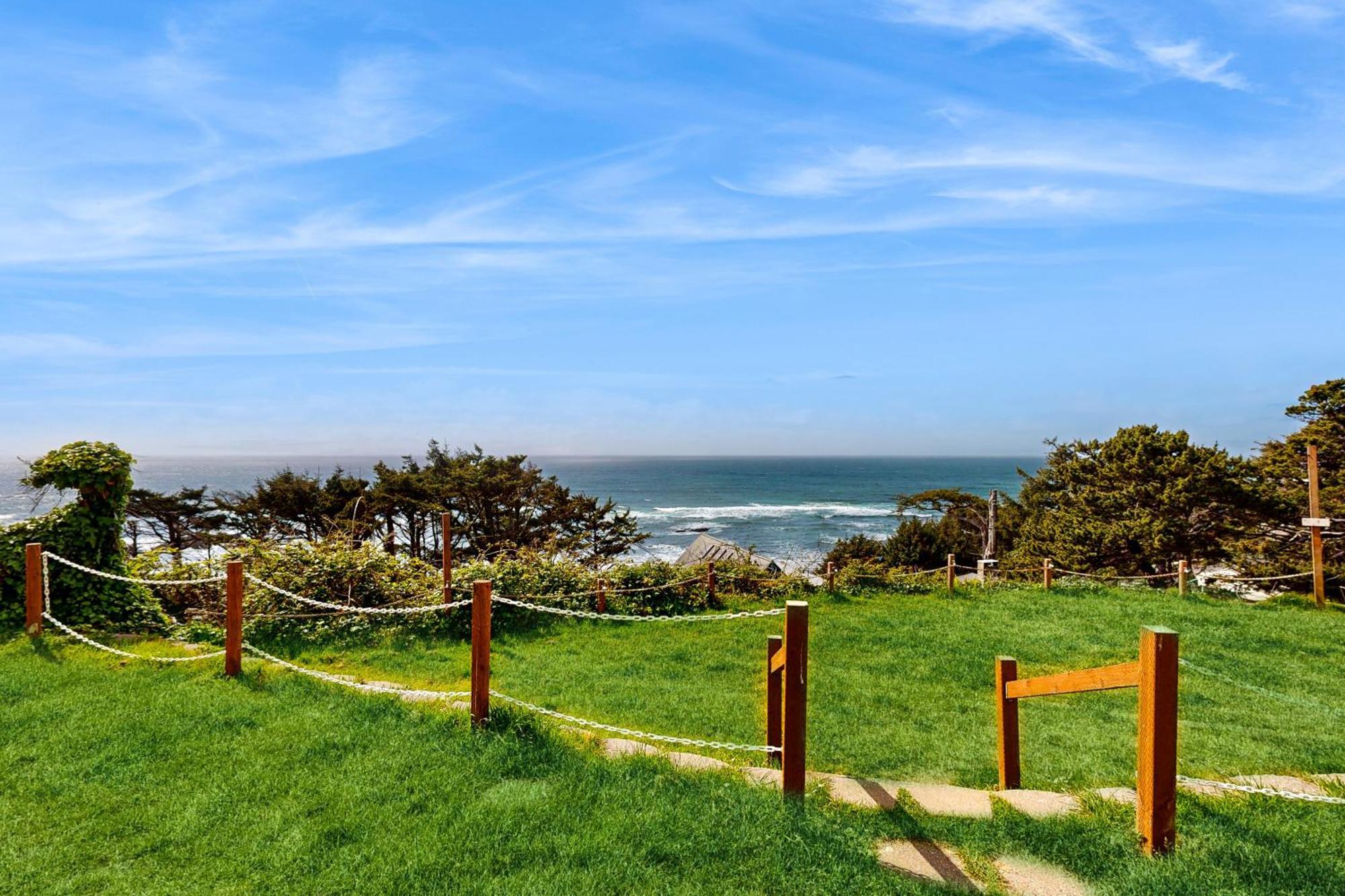 The Whale At Sandstone Point Lincoln City
