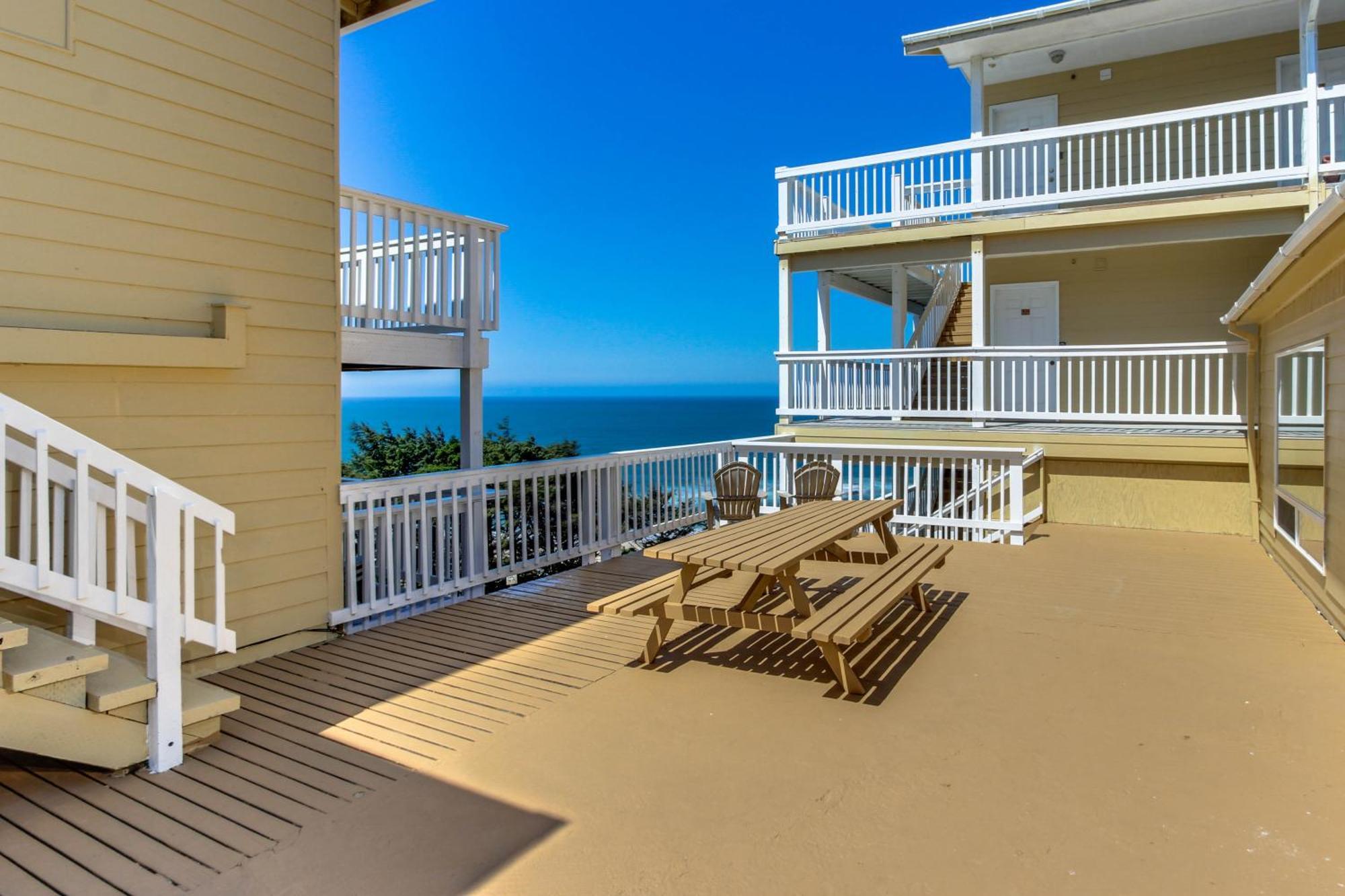 The Whale At Sandstone Point Apartment