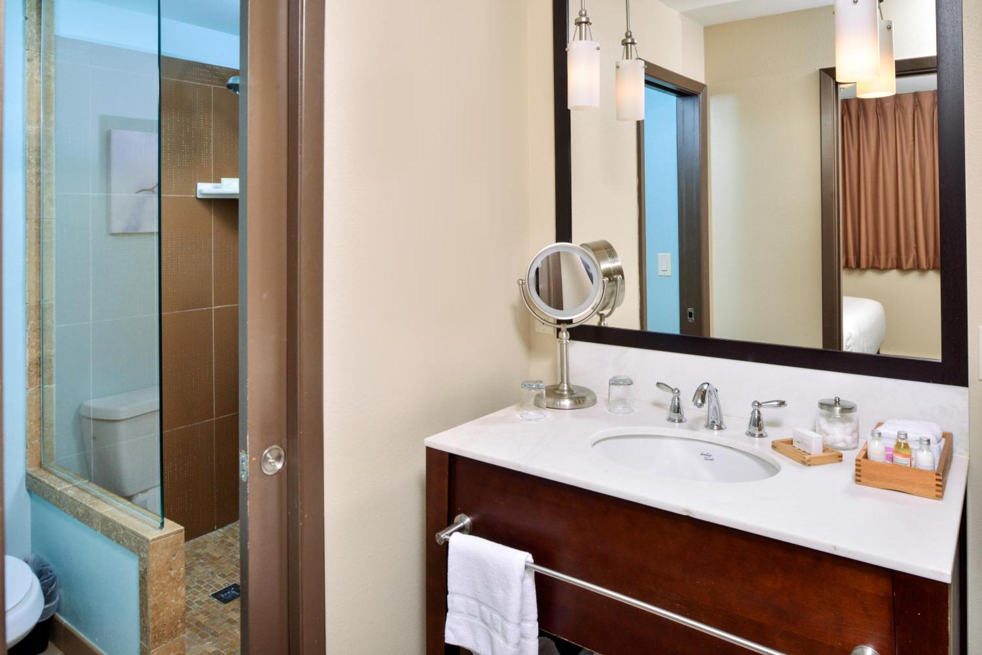 The Coho Oceanfront Hotel