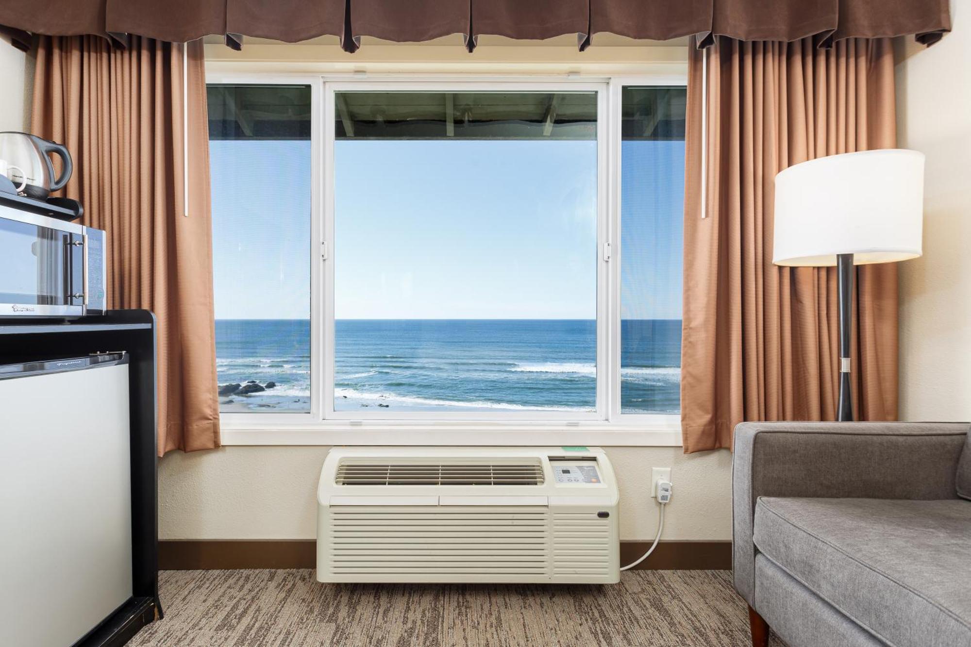 The Coho Oceanfront Hotel
