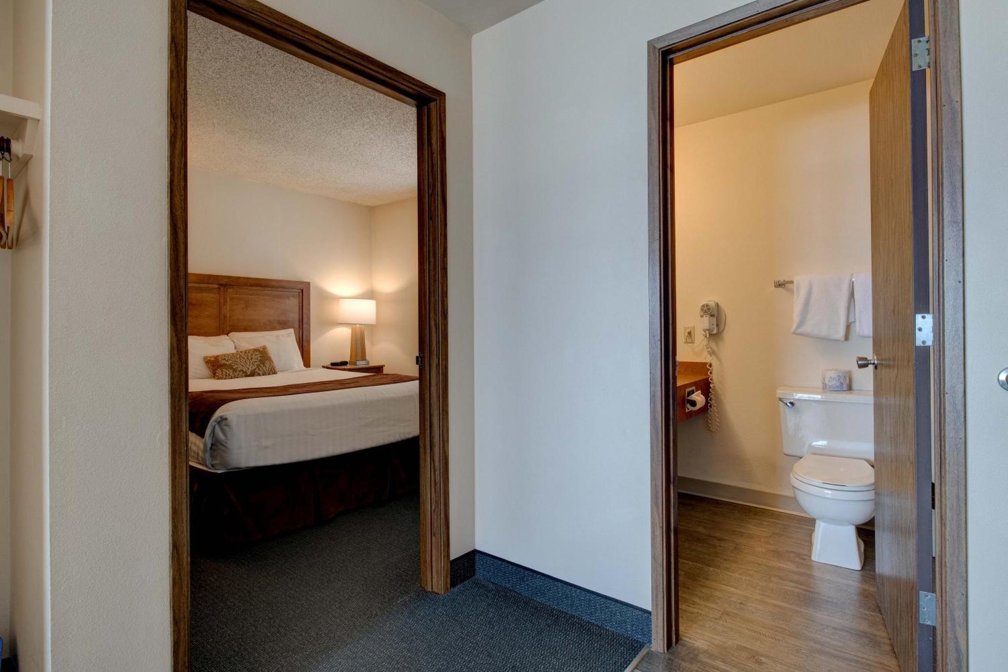 Ester Lee Hotel 2*