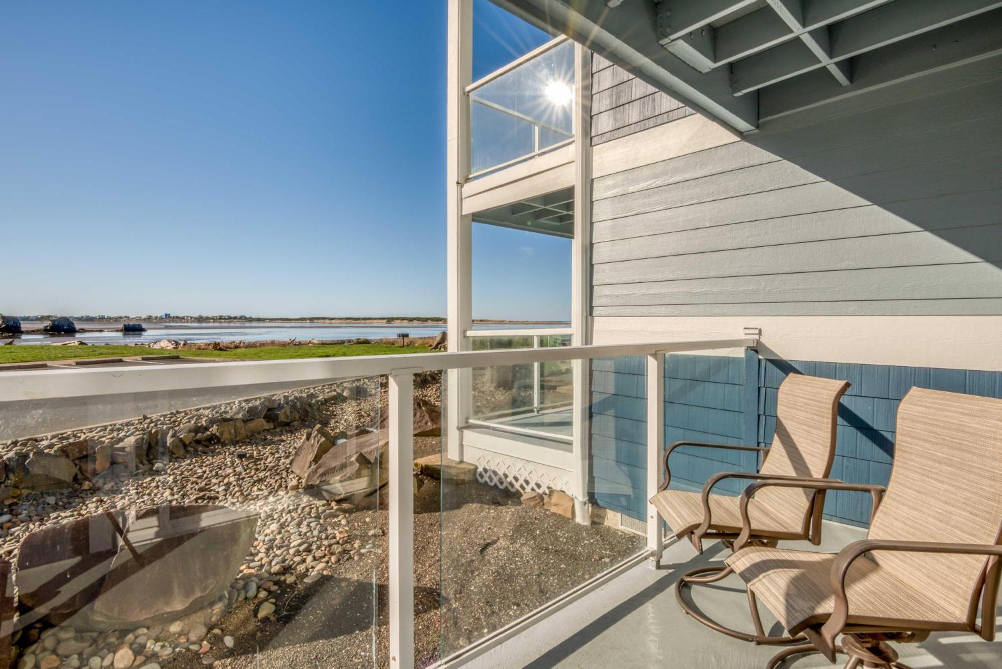 Waters Edge 103 Lincoln City