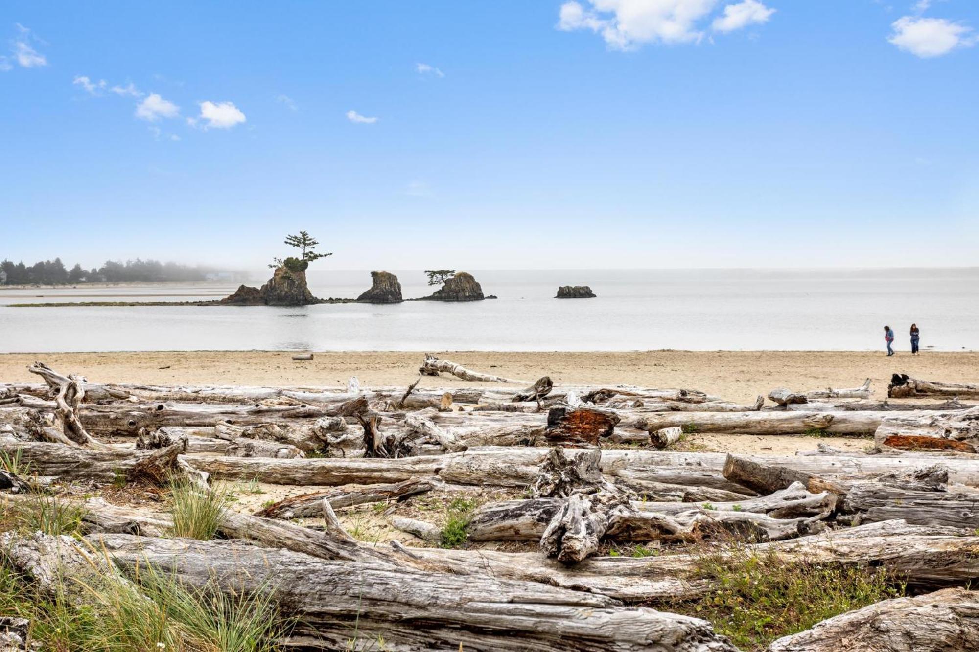 Waters Edge 104 Lincoln City