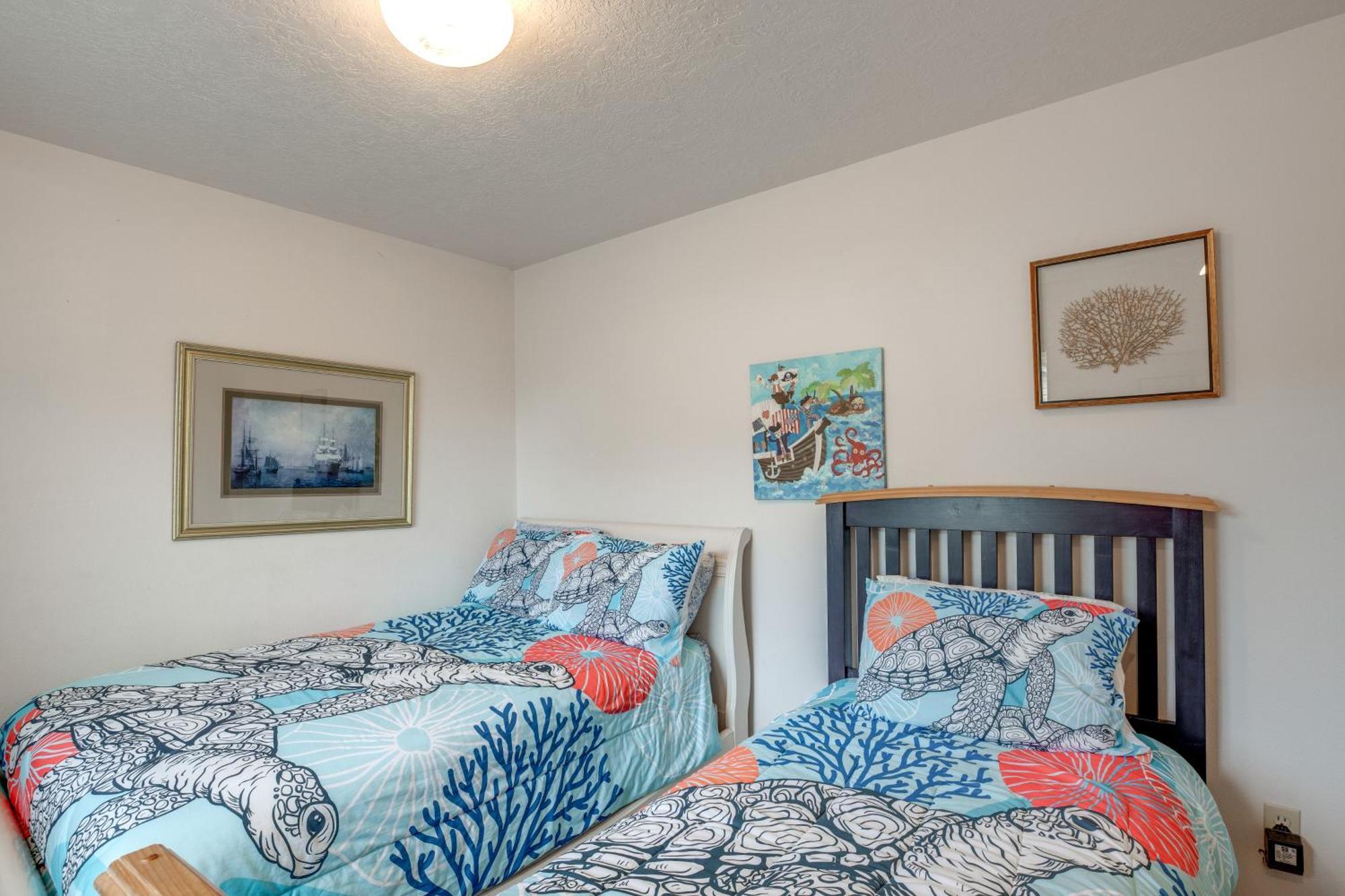 Relaxing Coastal Escape Near Beach! Holiday home