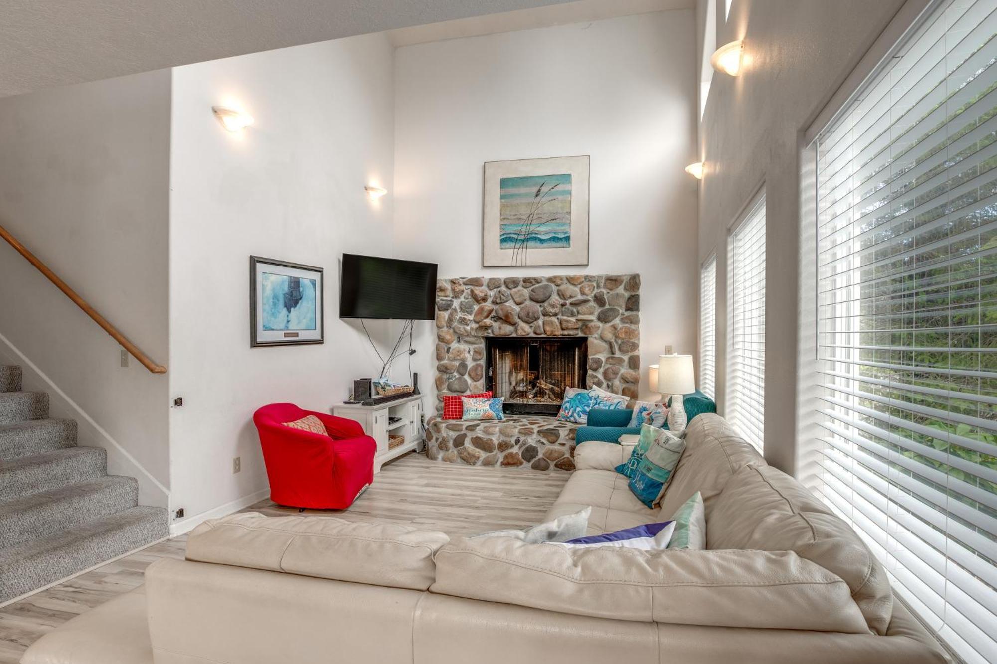 Relaxing Coastal Escape Near Beach! Holiday home