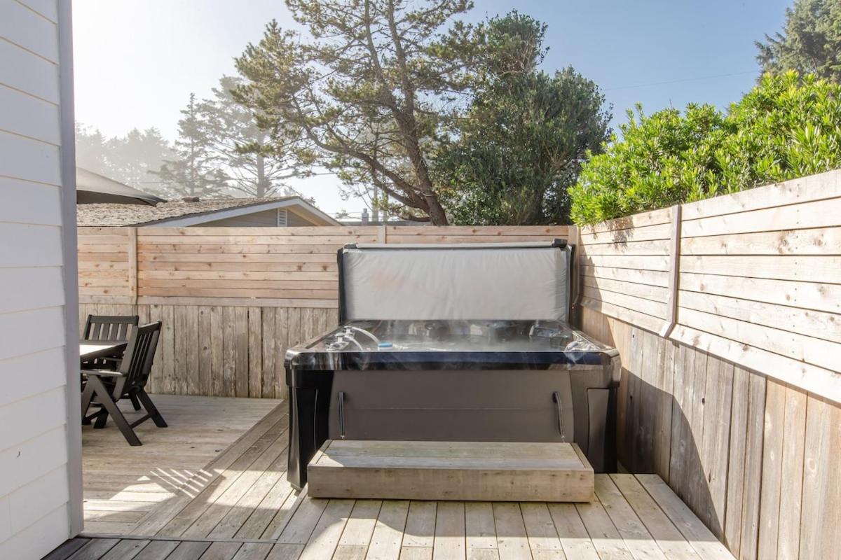Ohana Park - Hot Tub, Billiards, Fire Pit & Access *