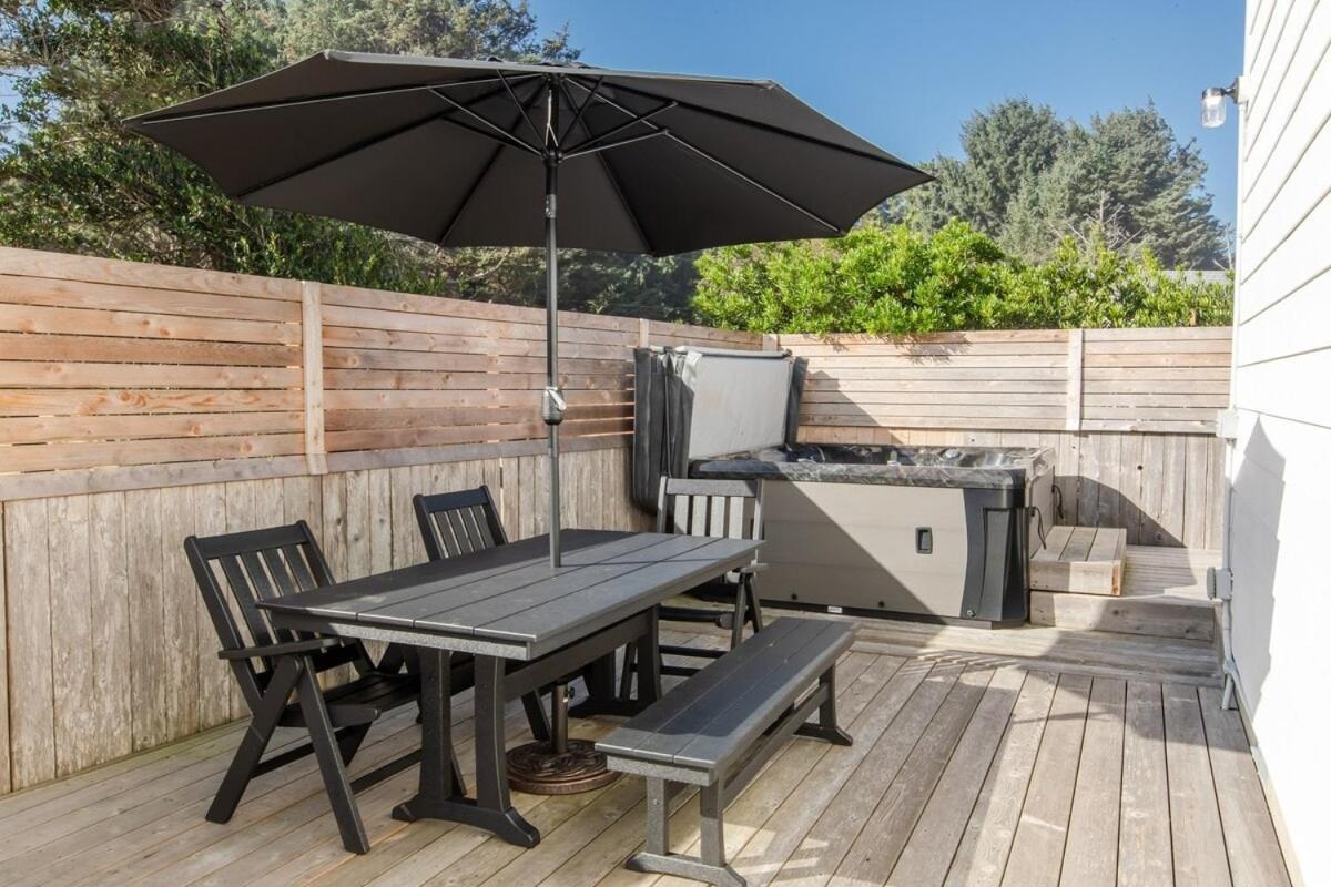 Holiday home Ohana Park - Hot Tub, Billiards, Fire Pit & Access Lincoln City