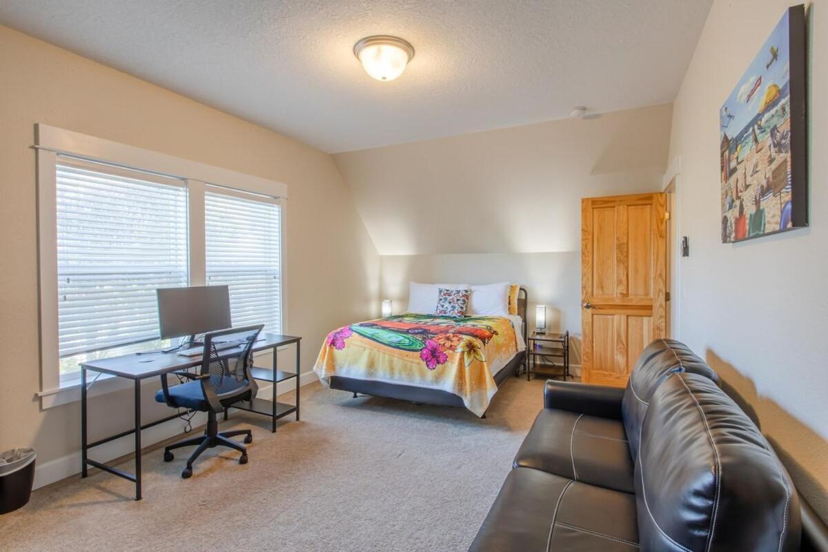 Holiday home Ohana Park - Hot Tub, Billiards, Fire Pit & Access Lincoln City