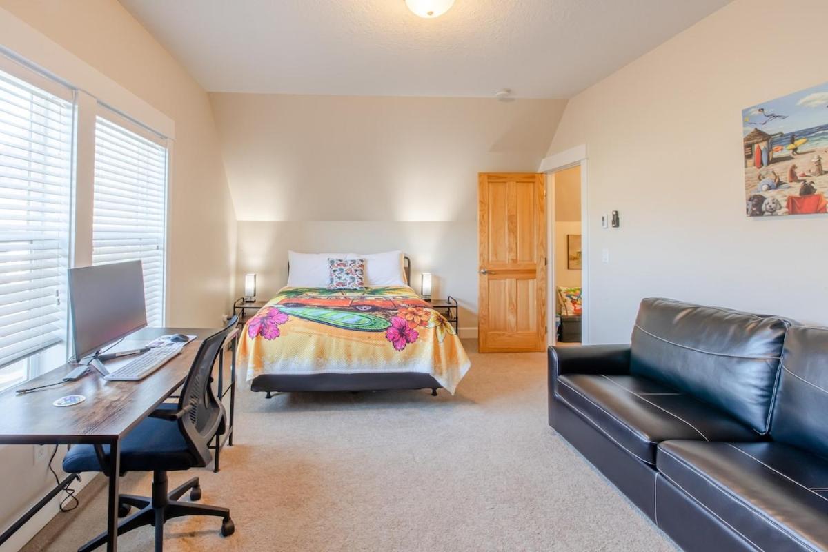 Ohana Park - Hot Tub, Billiards, Fire Pit & Access *