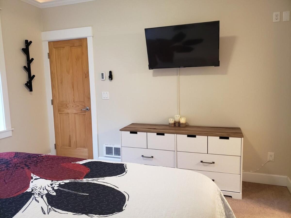 Ohana Park - Hot Tub, Billiards, Fire Pit & Access Lincoln City