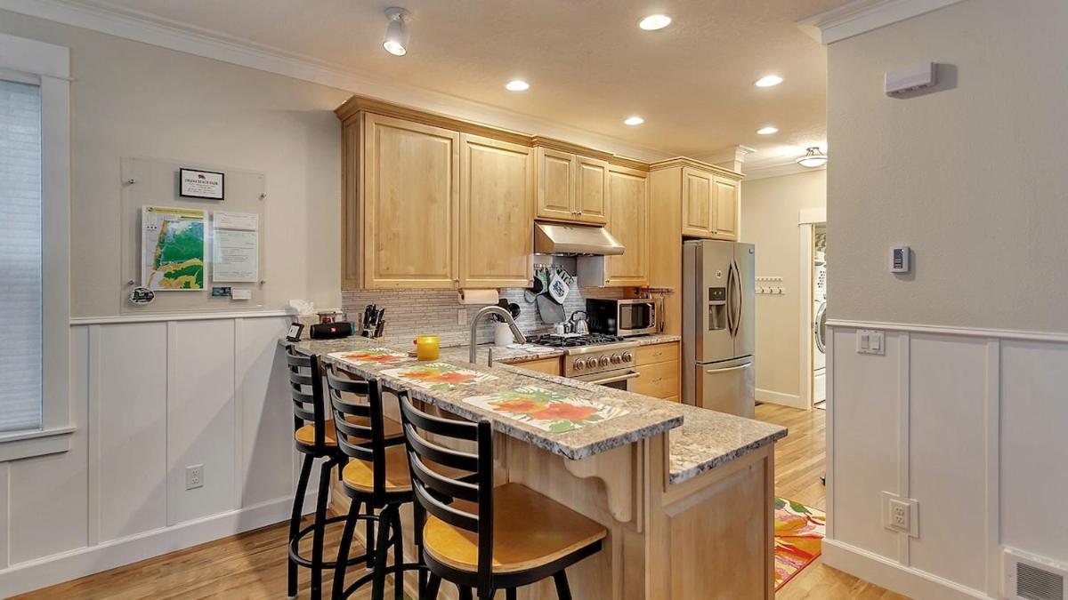 Ohana Park - Hot Tub, Billiards, Fire Pit & Access