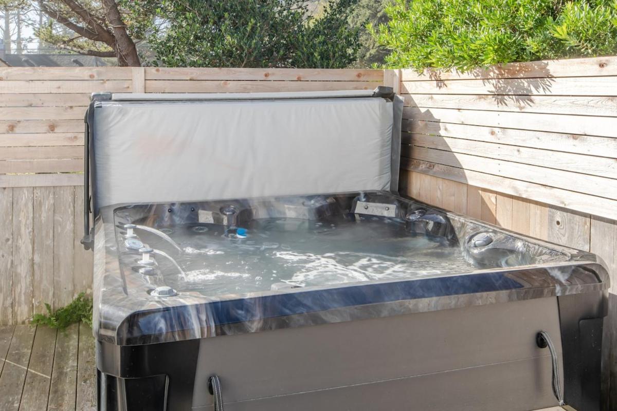 Ohana Park - Hot Tub, Billiards, Fire Pit & Access *