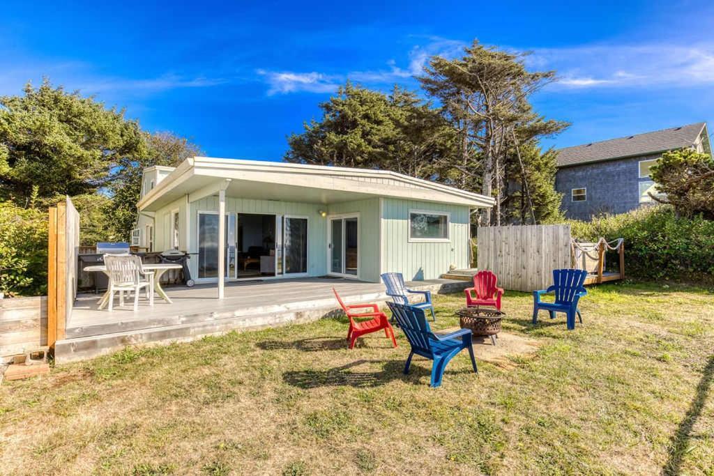 Tranquil Edge Retreat - Oceanfront House W Hottub Holiday home *