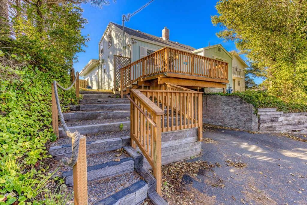 Holiday home Tranquil Edge Retreat - Oceanfront House W Hottub