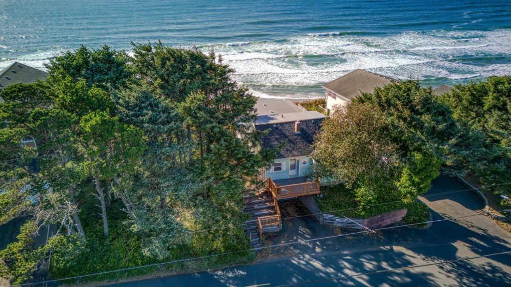 Holiday home Tranquil Edge Retreat - Oceanfront House W Hottub *