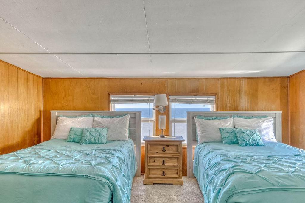 Holiday home Tranquil Edge Retreat - Oceanfront House W Hottub Lincoln City