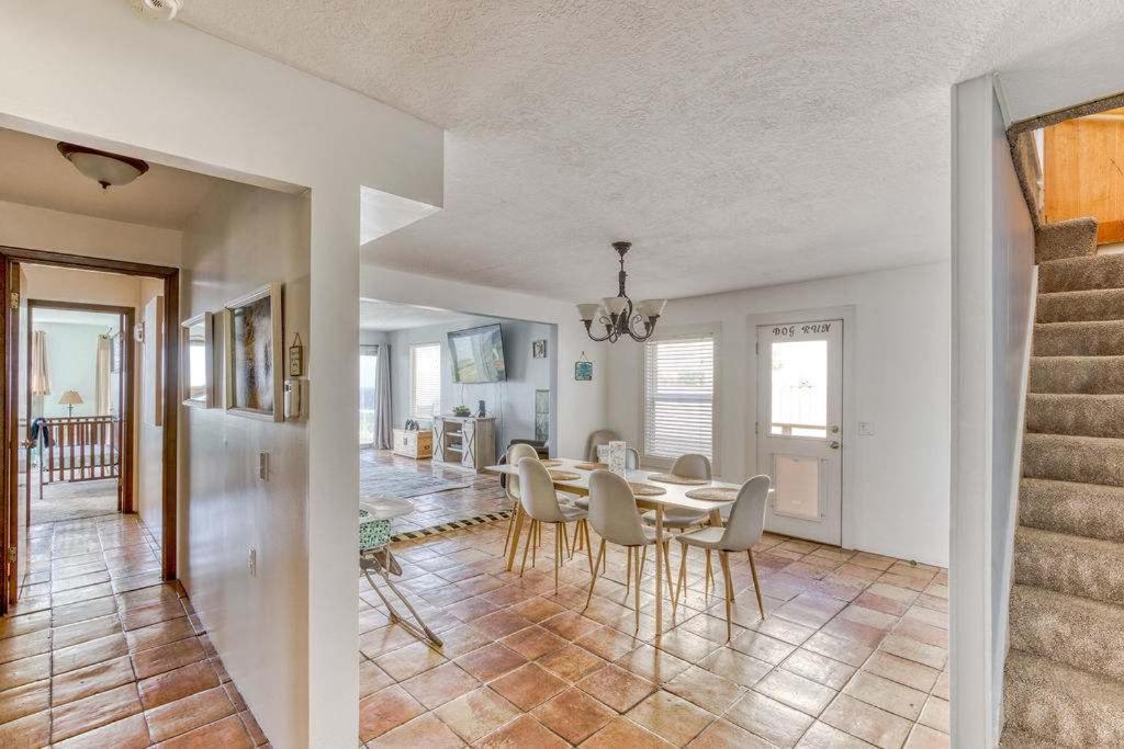 Holiday home Tranquil Edge Retreat - Oceanfront House W Hottub *