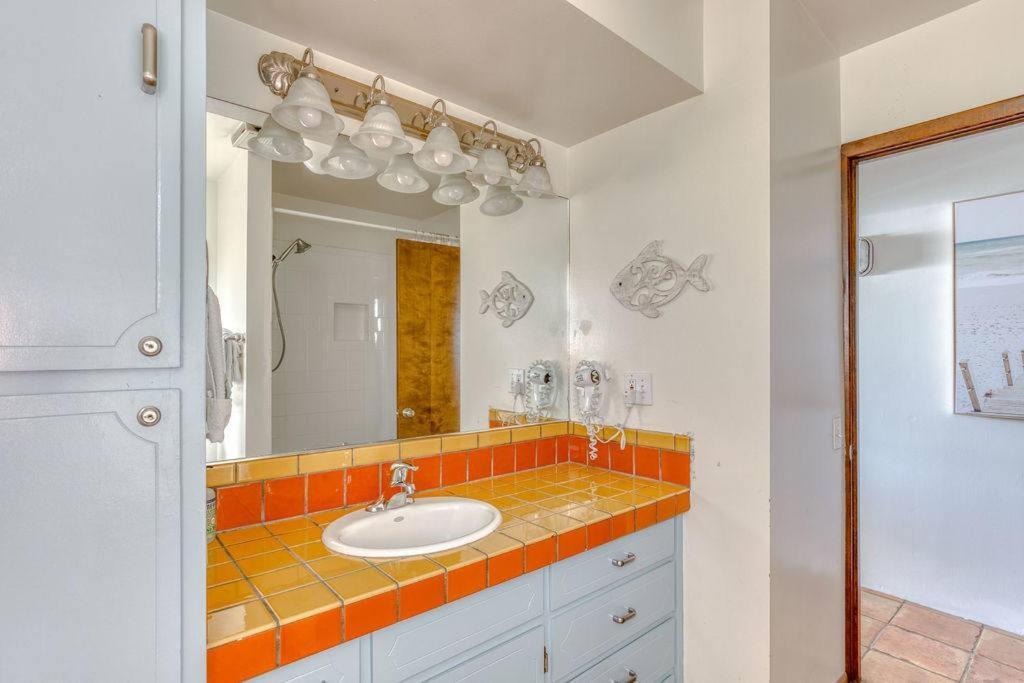 Holiday home Tranquil Edge Retreat - Oceanfront House W Hottub *