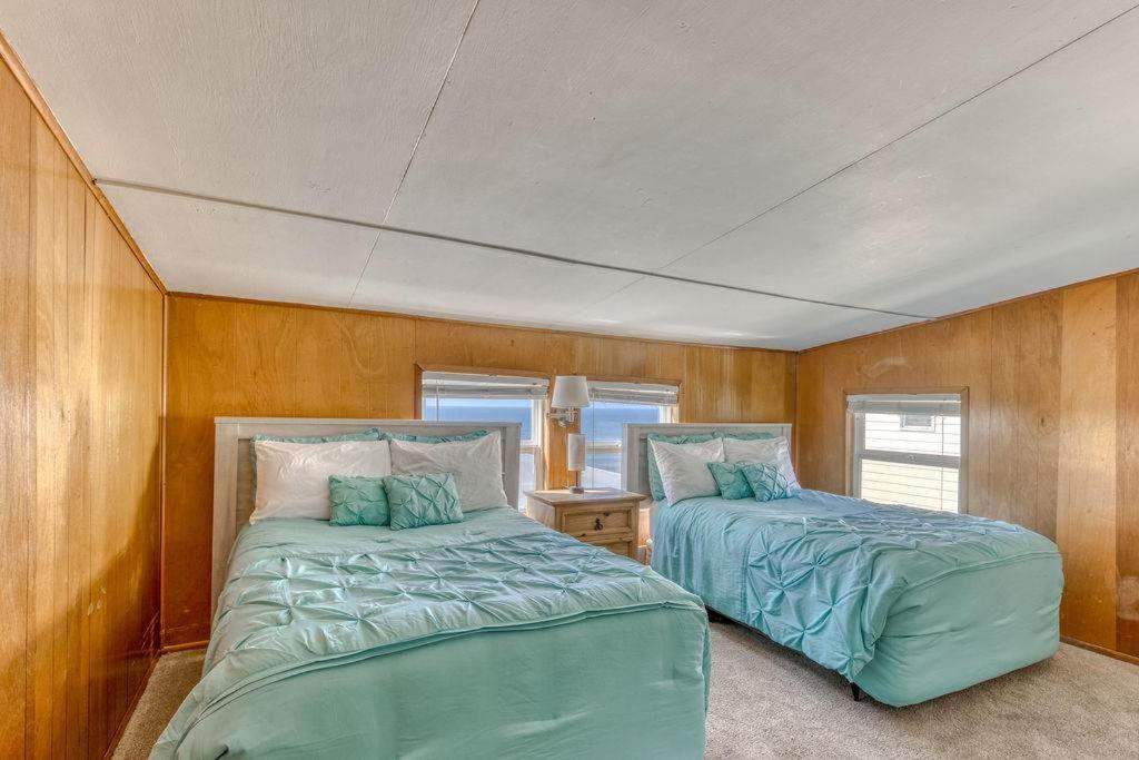 Holiday home Tranquil Edge Retreat - Oceanfront House W Hottub Lincoln City