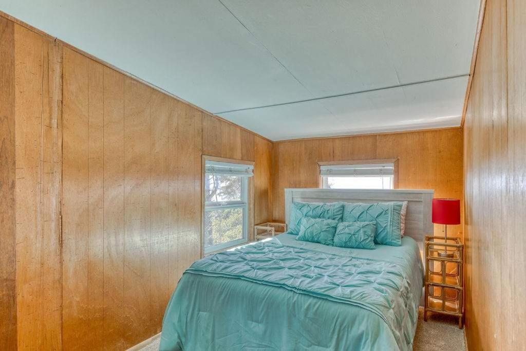 Holiday home Tranquil Edge Retreat - Oceanfront House W Hottub