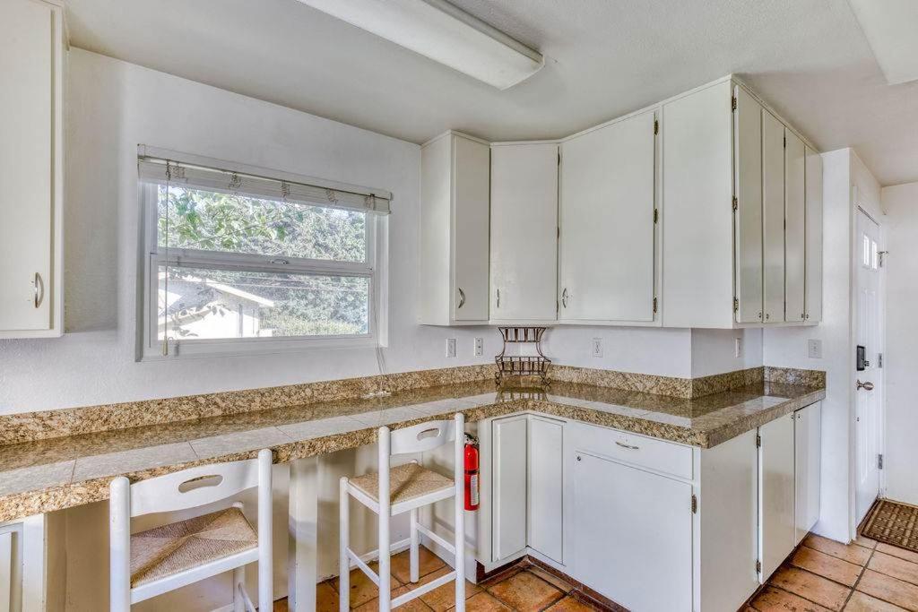 Holiday home Tranquil Edge Retreat - Oceanfront House W Hottub *