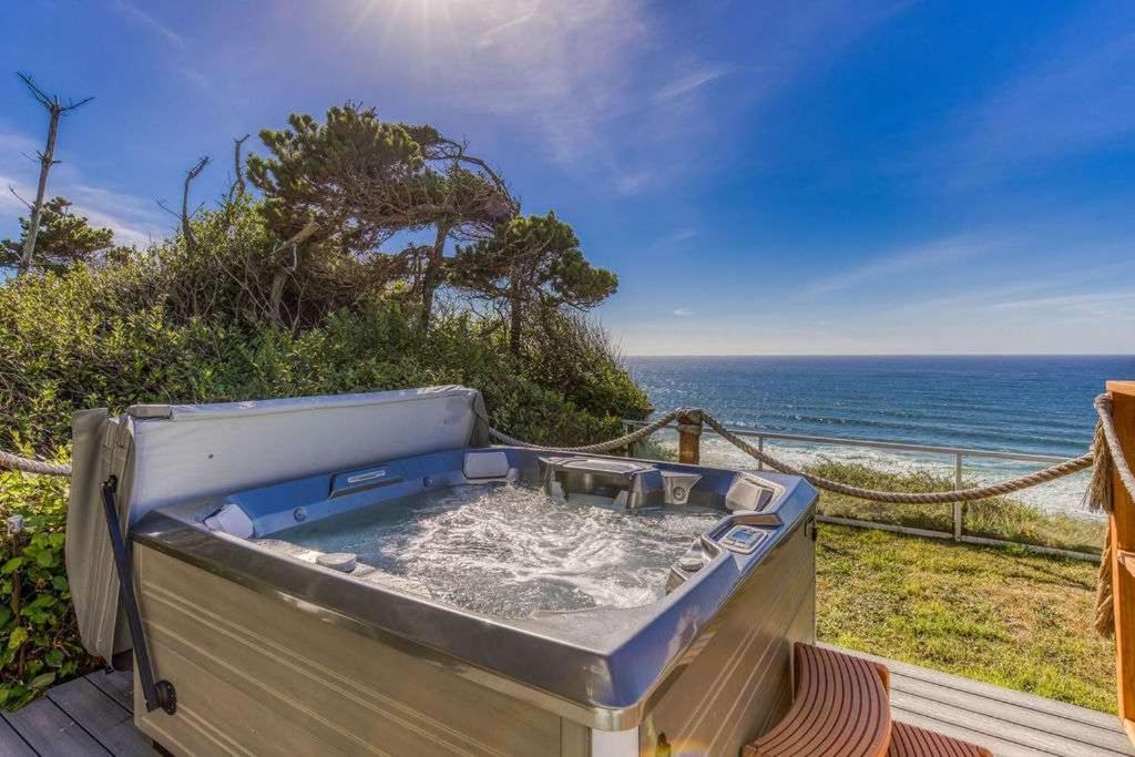 Tranquil Edge Retreat - Oceanfront House W Hottub *