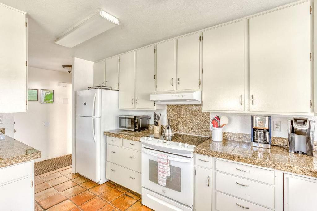 Holiday home Tranquil Edge Retreat - Oceanfront House W Hottub *