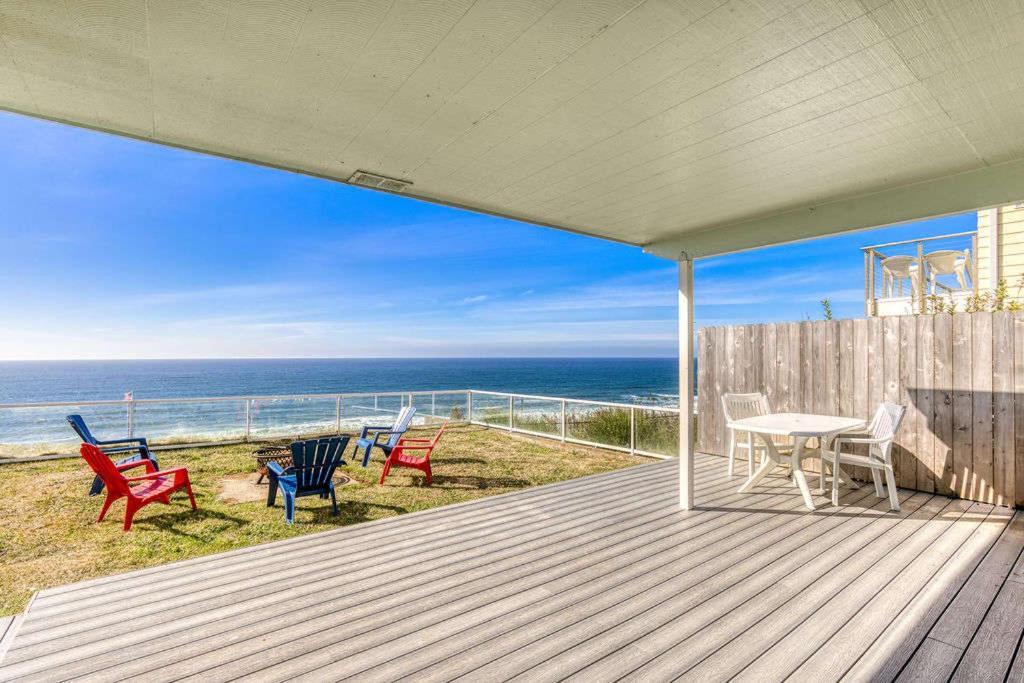 Tranquil Edge Retreat - Oceanfront House W Hottub * Lincoln City