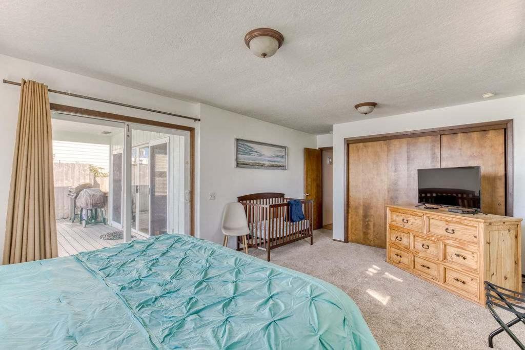 Tranquil Edge Retreat - Oceanfront House W Hottub Holiday home Lincoln City