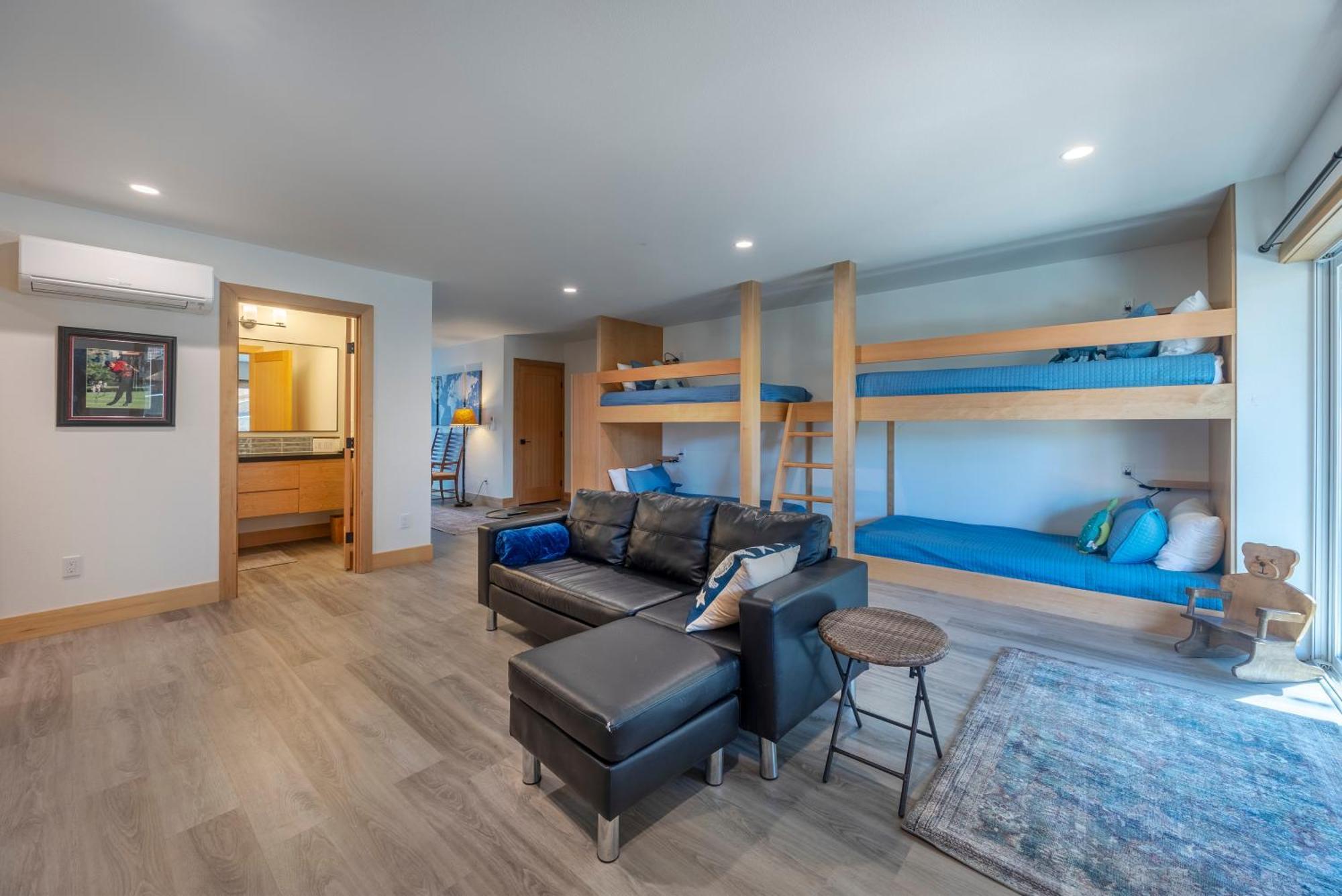 3 Bd 3 Ba And Bunks - Blue Door Retreat - New In 2024 Holiday home Lincoln City