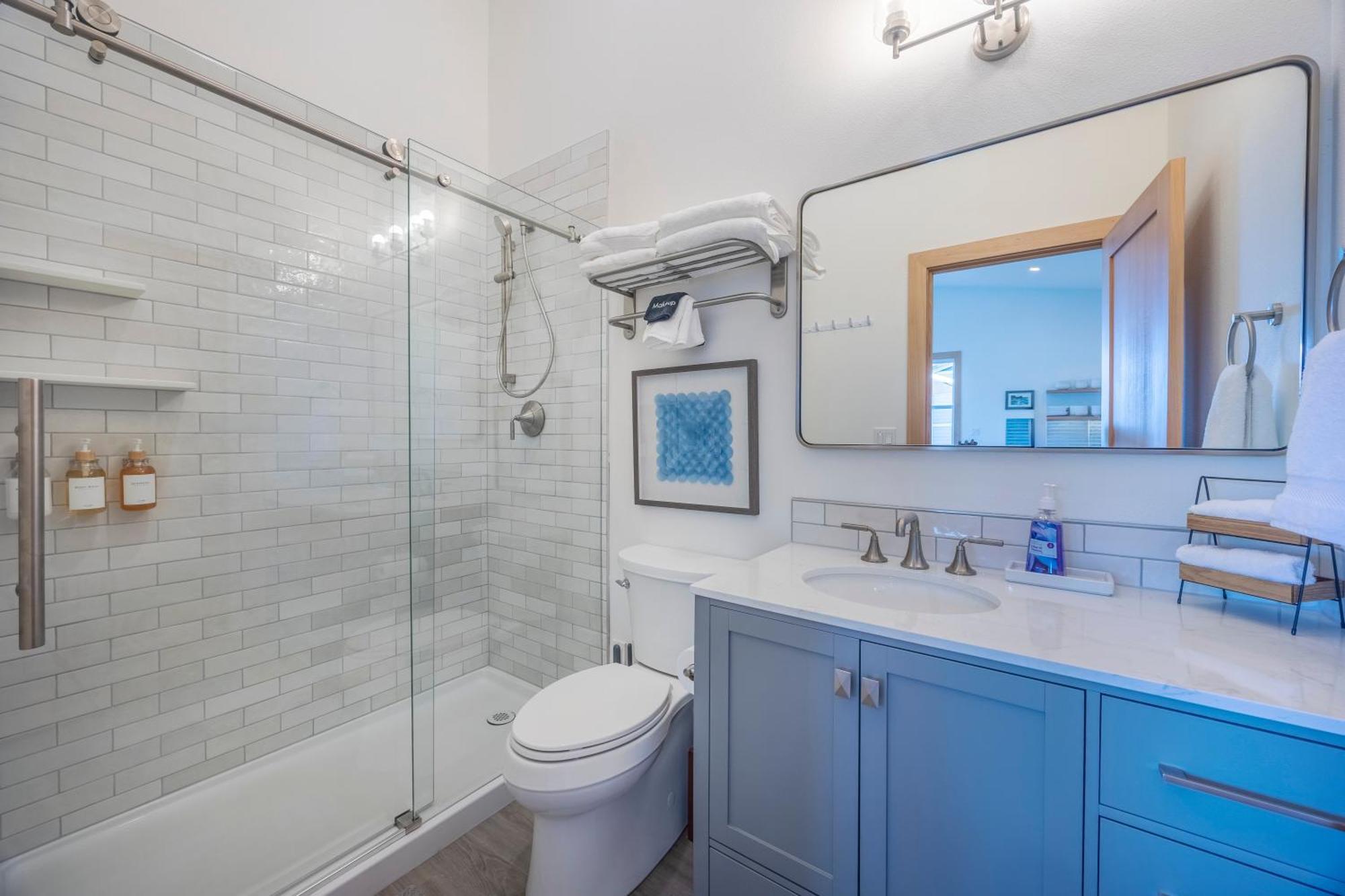 3 Bd 3 Ba And Bunks - Blue Door Retreat - New In 2024 * Lincoln City