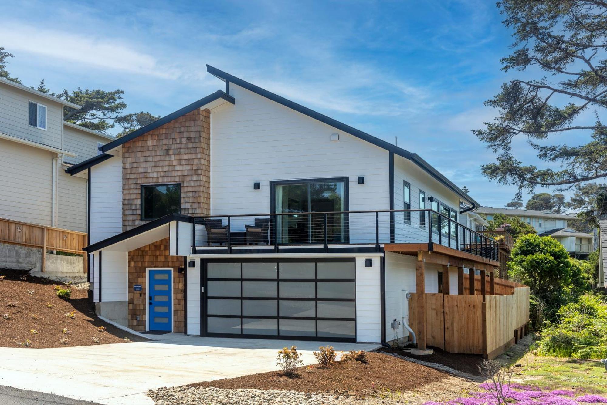 3 Bd 3 Ba And Bunks - Blue Door Retreat - New In 2024 Holiday home Lincoln City