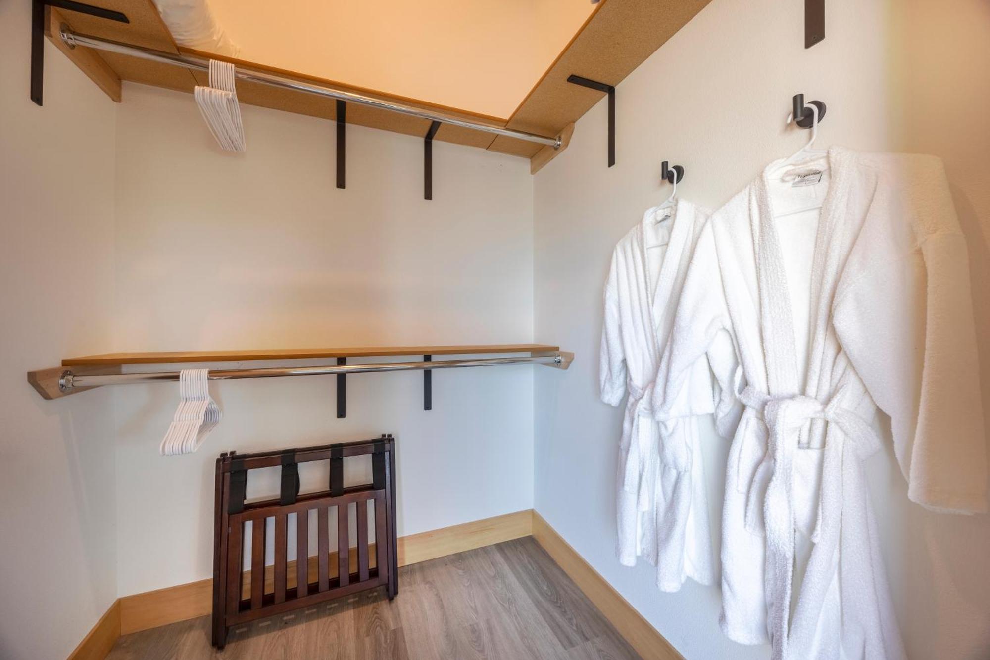 3 Bd 3 Ba And Bunks - Blue Door Retreat - New In 2024 Holiday home Lincoln City