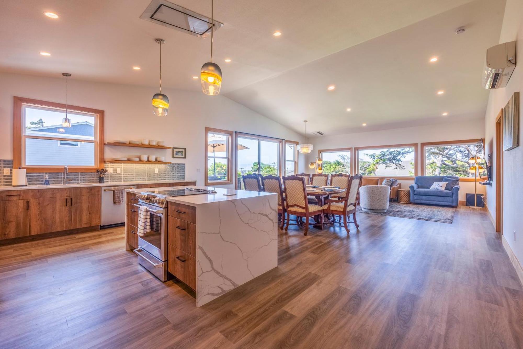 3 Bd 3 Ba And Bunks - Blue Door Retreat - New In 2024 * Lincoln City