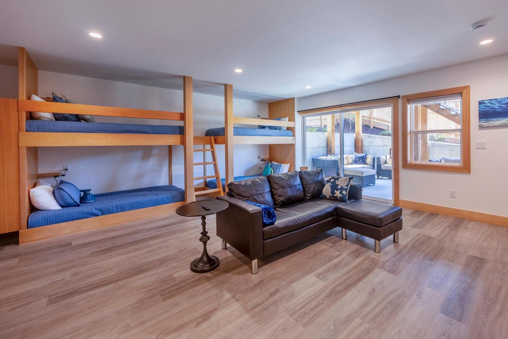 3 Bd 3 Ba And Bunks - Blue Door Retreat - New In 2024 Holiday home Lincoln City