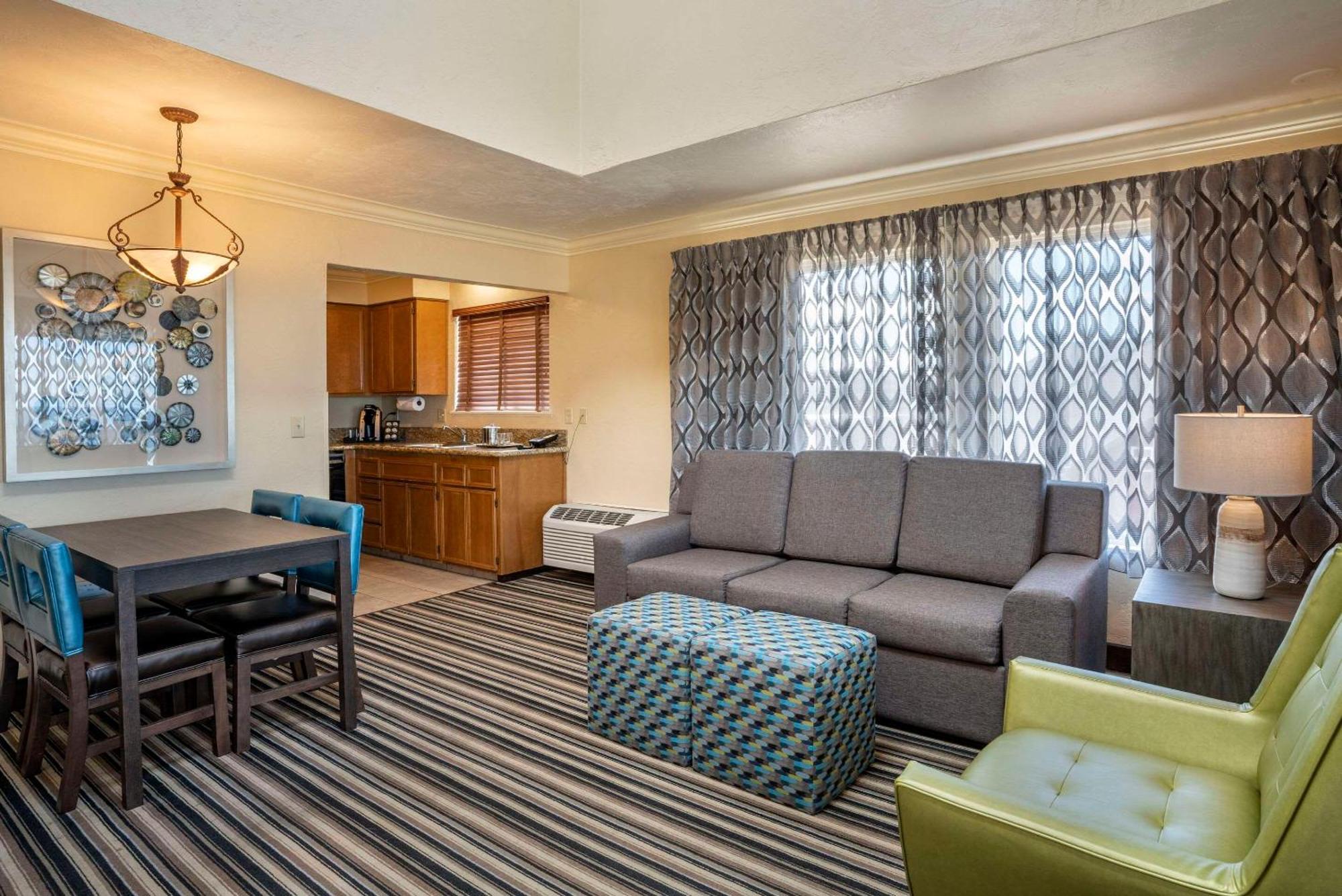 Sands Oceanfront Resort, Ascend Collection Hotel