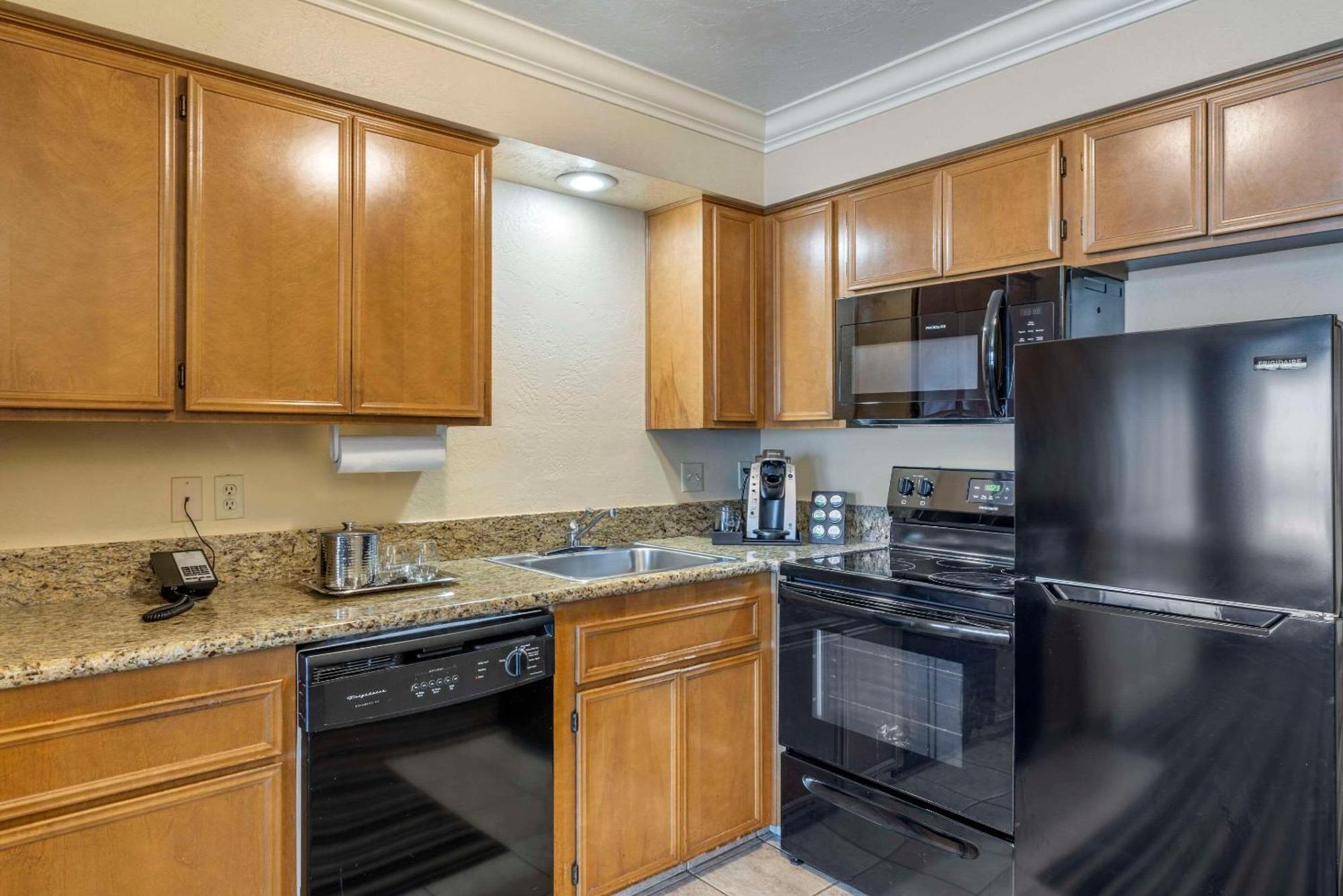 Sands Oceanfront Resort, Ascend Collection 3*