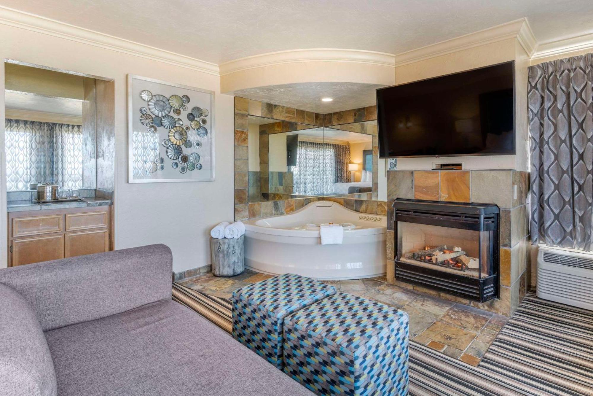 Sands Oceanfront Resort, Ascend Collection Hotel