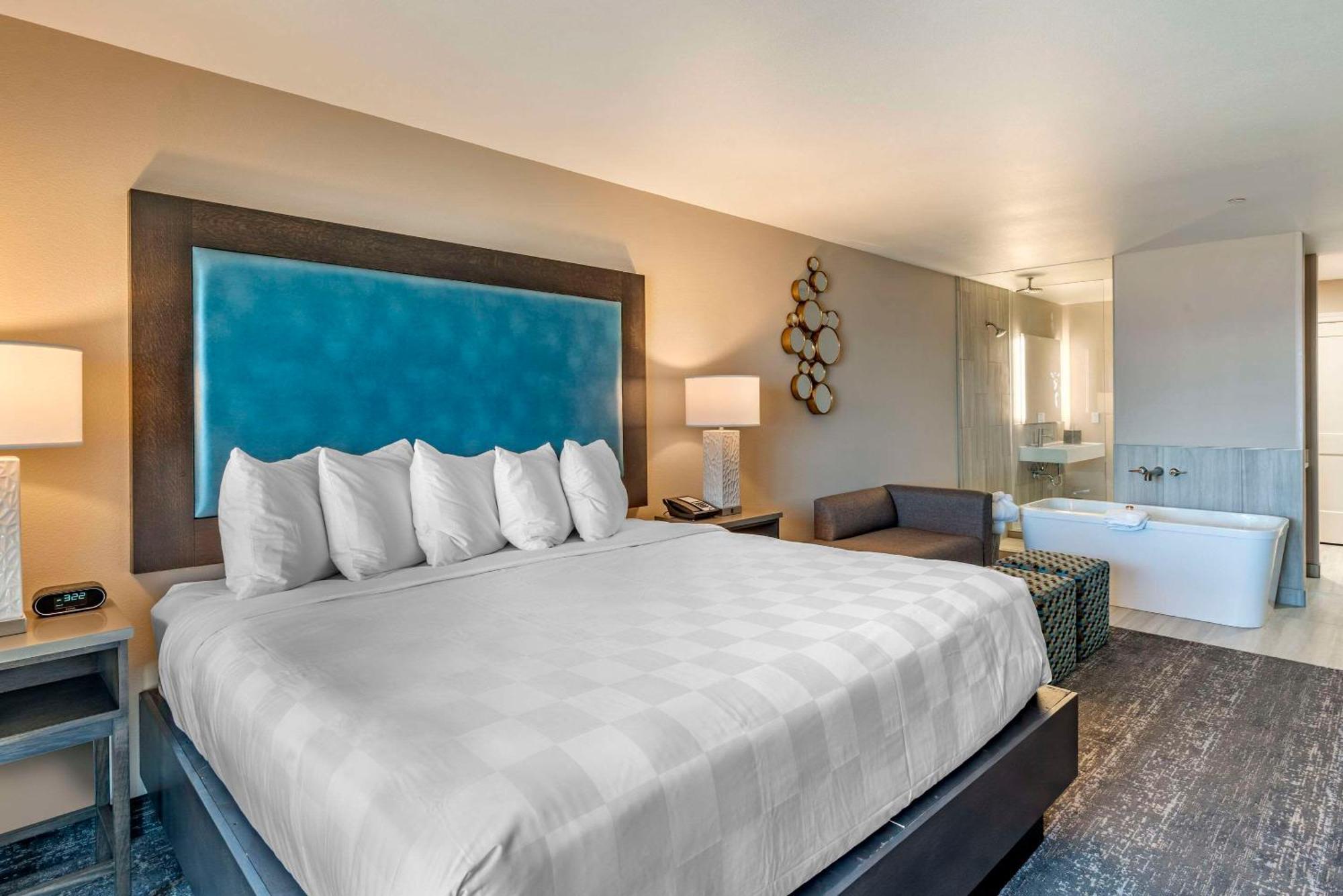 Sands Oceanfront Resort, Ascend Collection