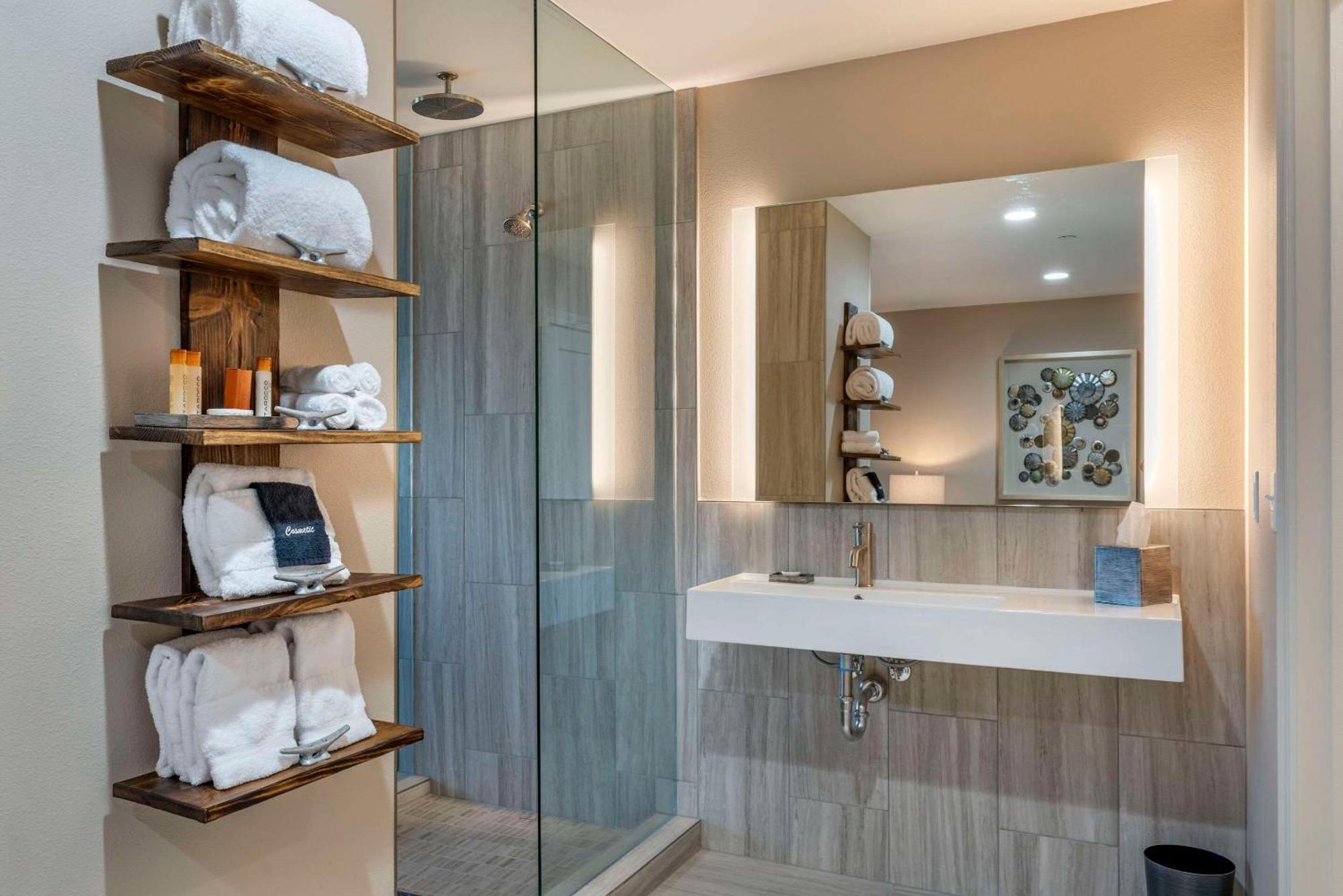 Hotel Sands Oceanfront Resort, Ascend Collection