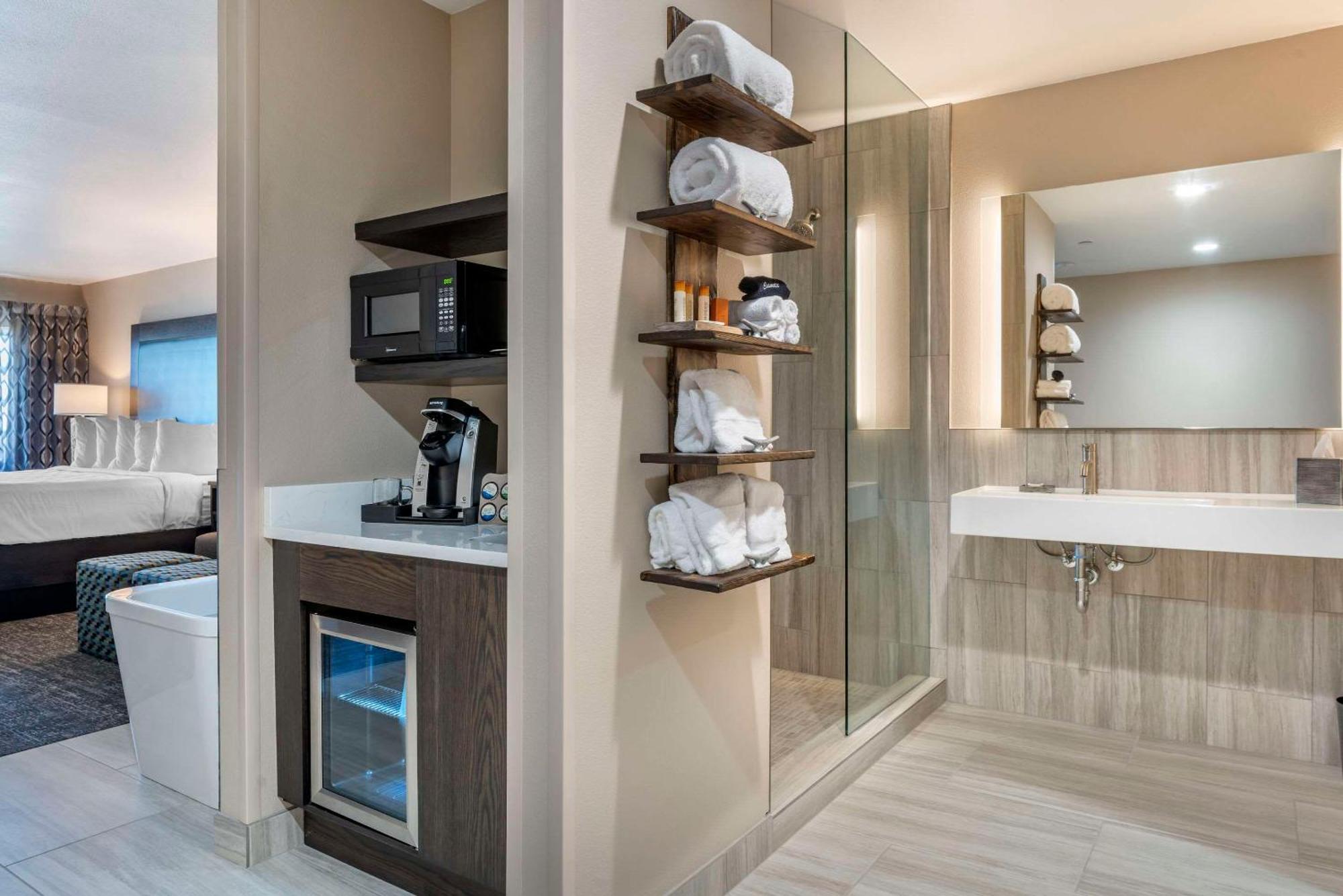 Sands Oceanfront Resort, Ascend Collection 3*