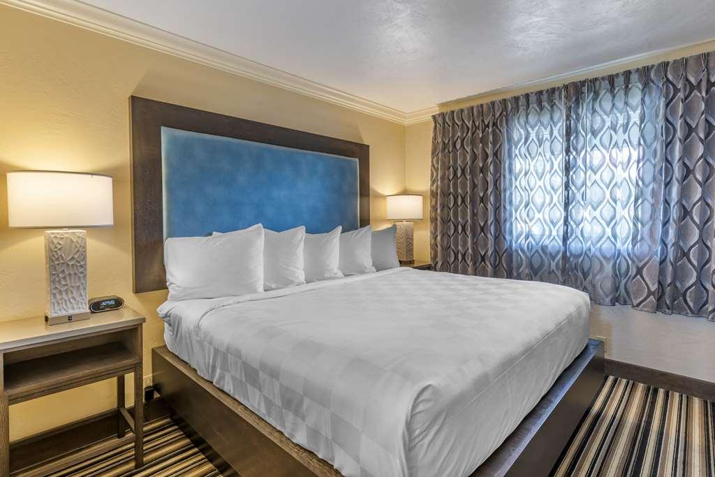 Sands Oceanfront Resort, Ascend Collection 3*