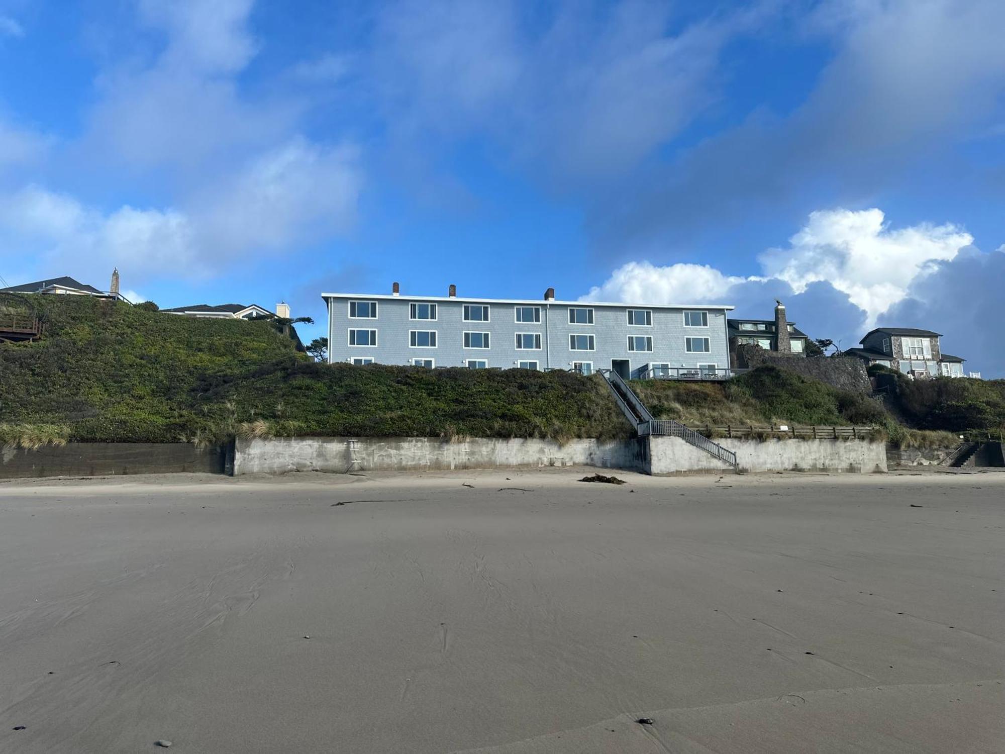 Hotel West