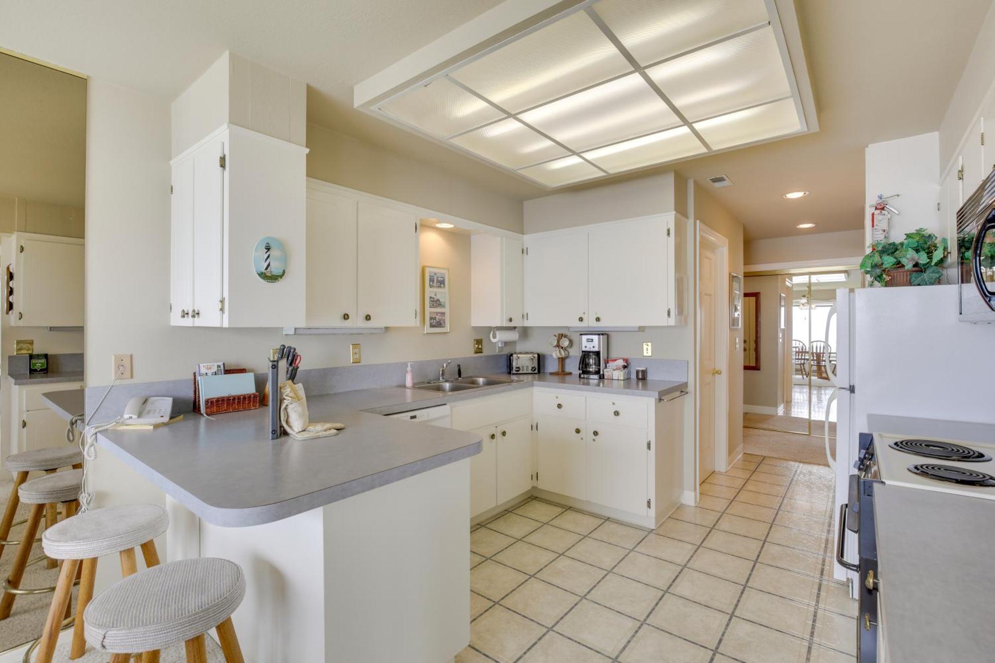 Apartment Oceanfront Oregon Retreat - Pool, Sauna And Patio!