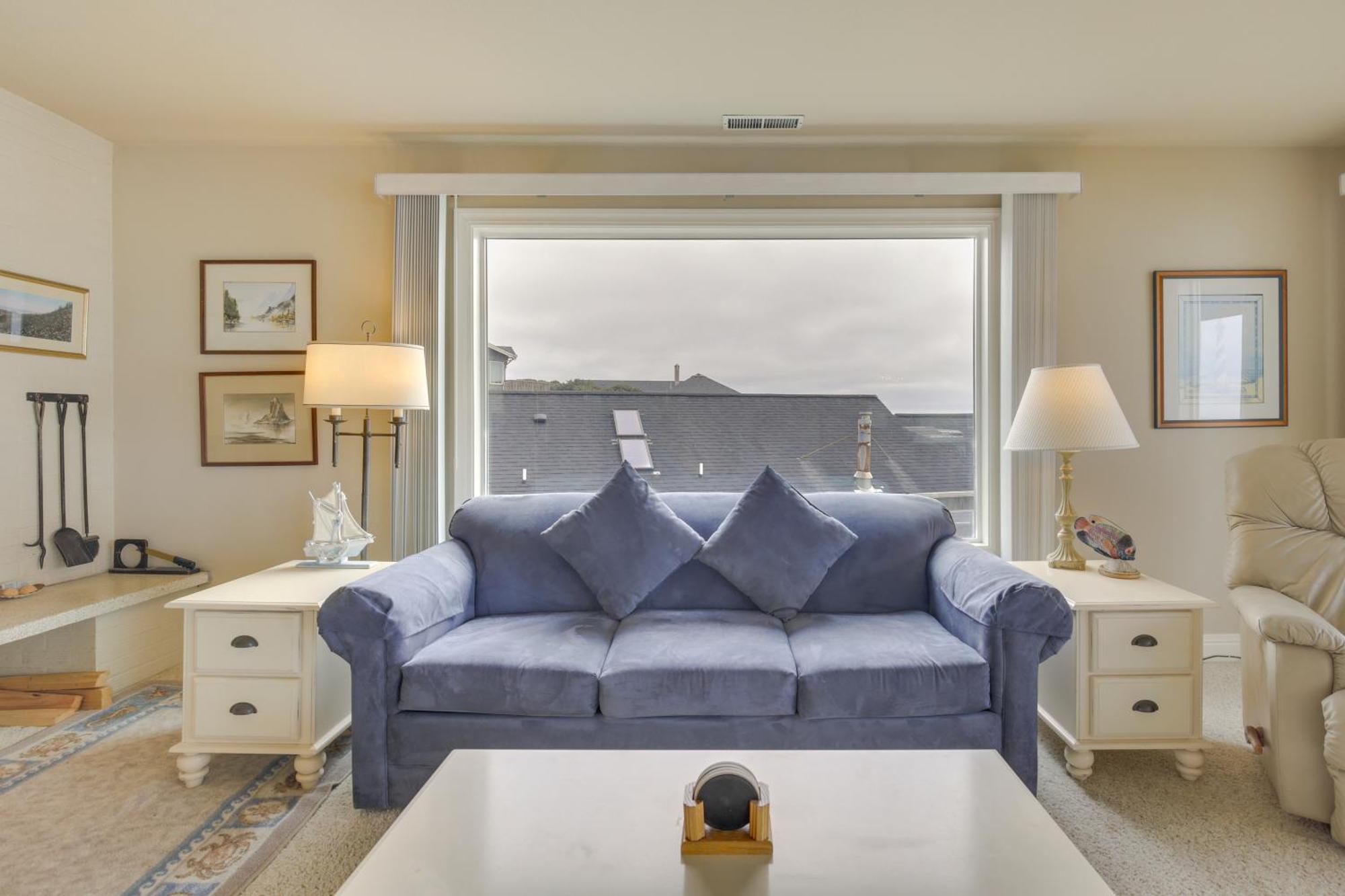 Oceanfront Oregon Retreat - Pool, Sauna And Patio! * Lincoln City