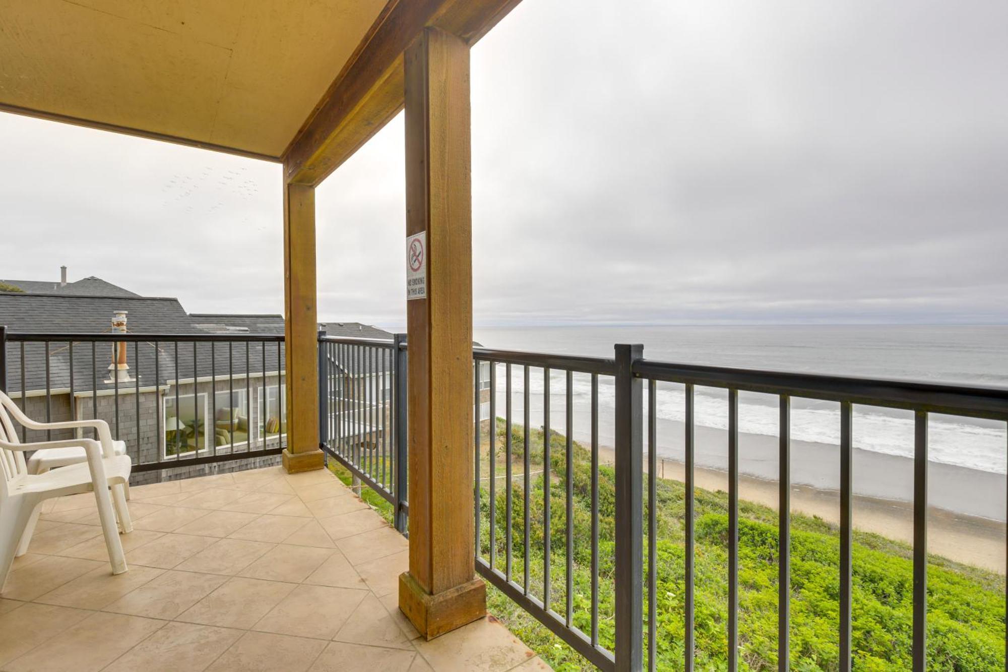 Oceanfront Oregon Retreat - Pool, Sauna And Patio! Apartment Lincoln City