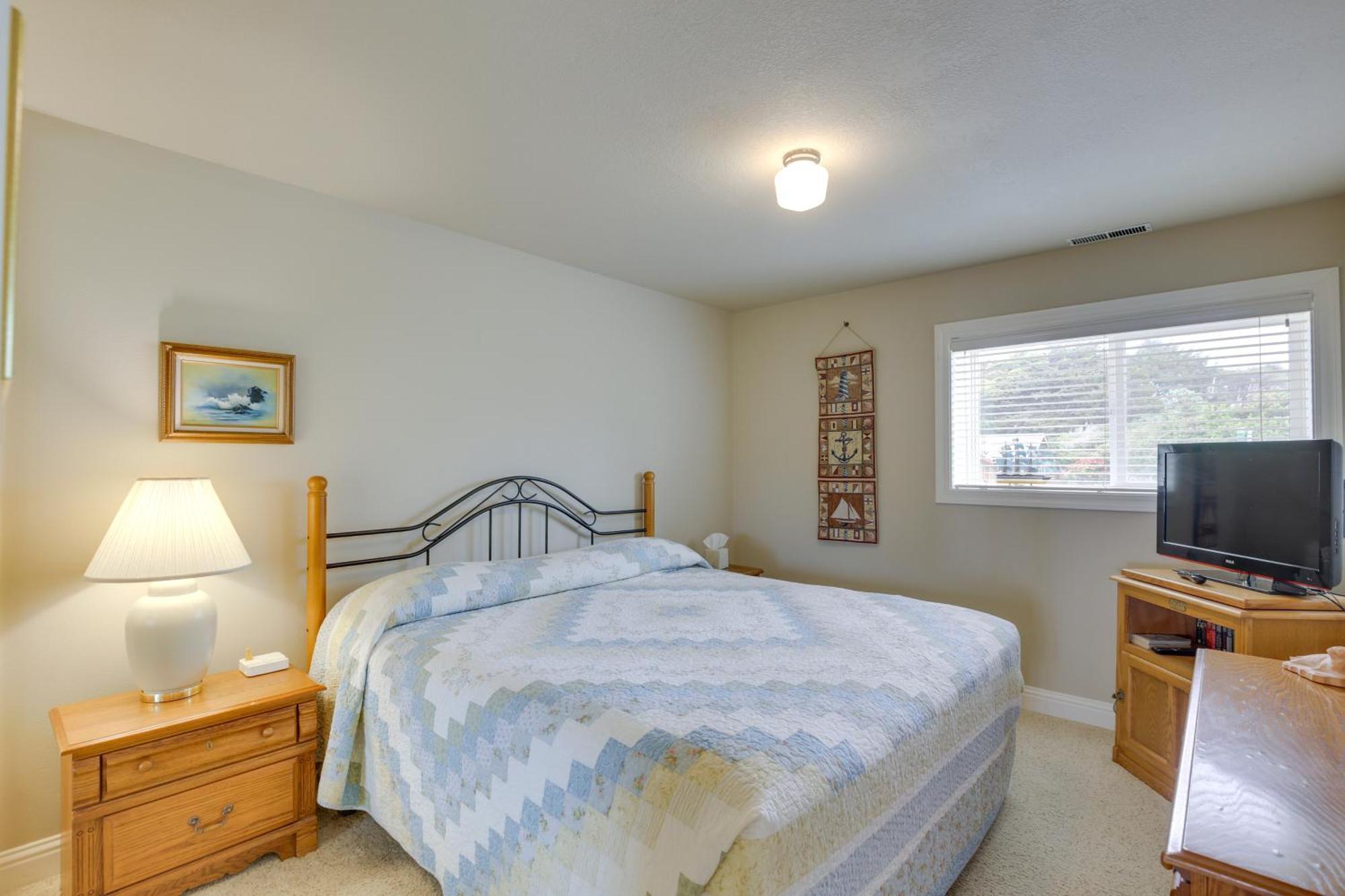 Oceanfront Oregon Retreat - Pool, Sauna And Patio! * Lincoln City