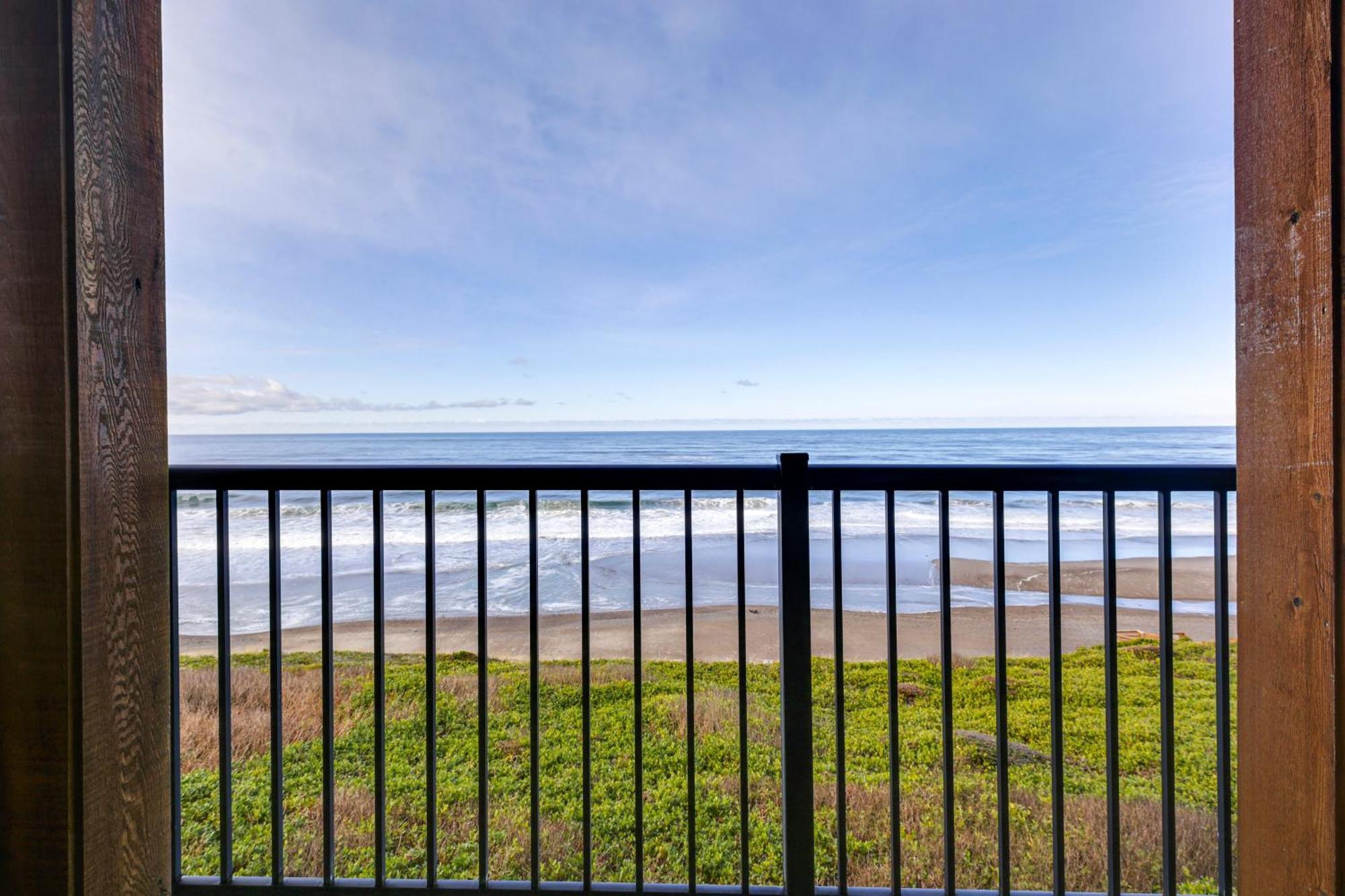 Apartment Vacation With Pool And Ocean Views Lincoln City