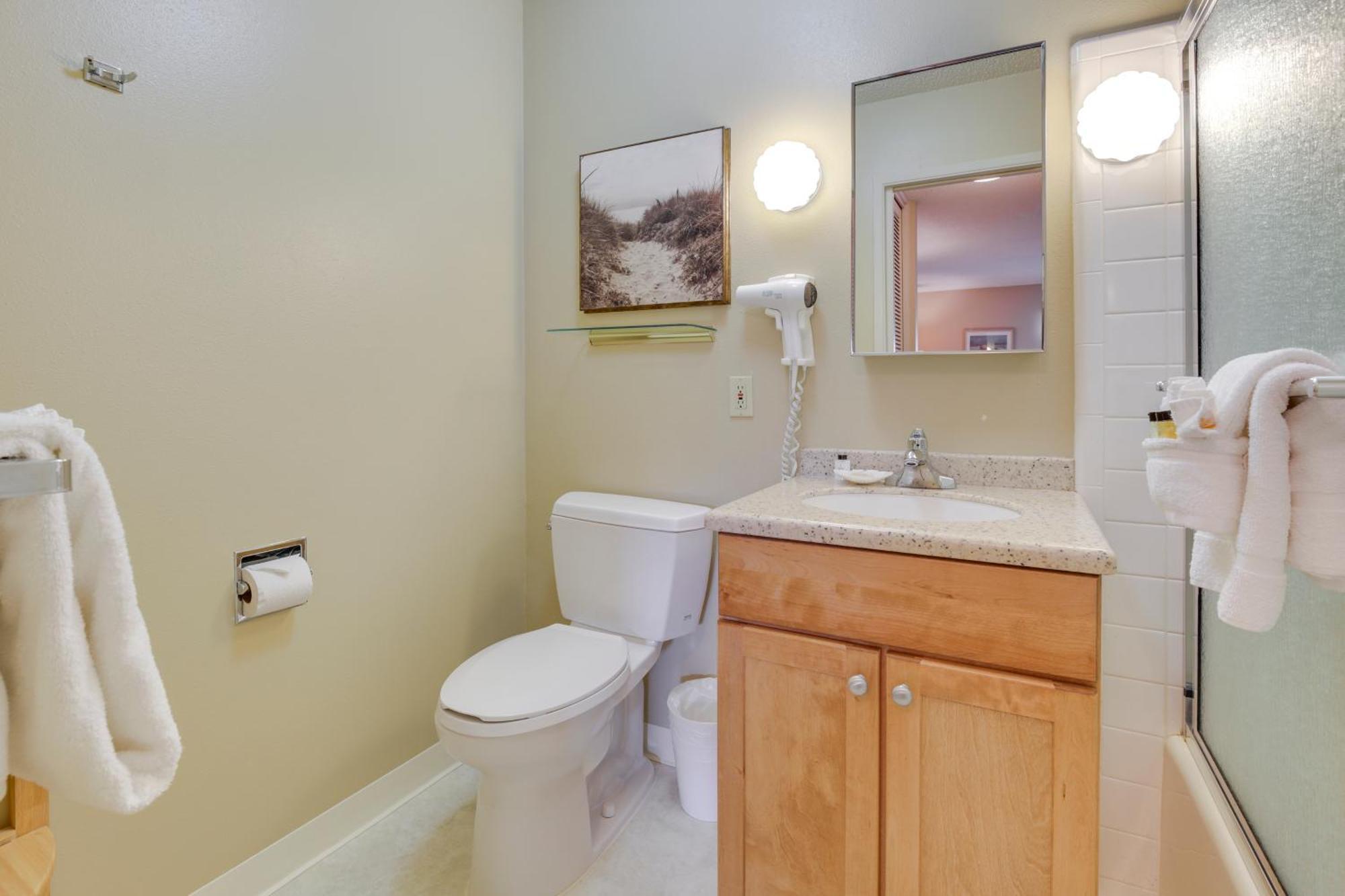 Comfortable With Patio And Views! Apartment Lincoln City