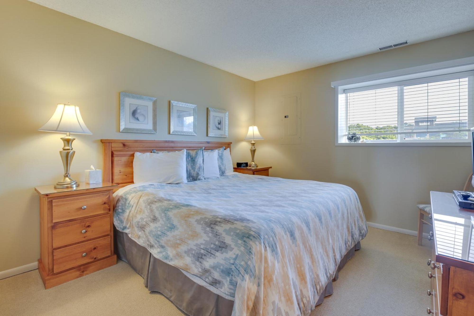 Comfortable With Patio And Views! *